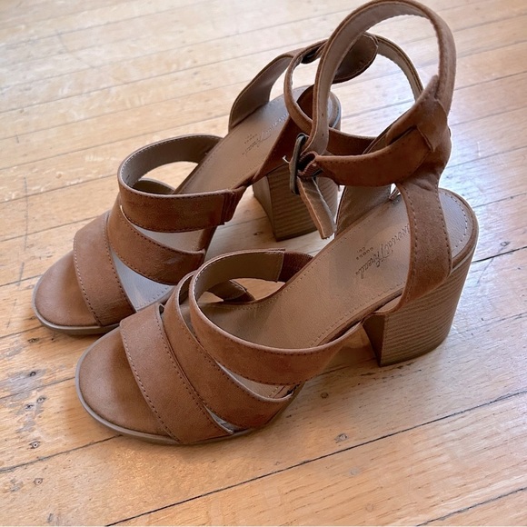Shoes - Cognac strappy heels